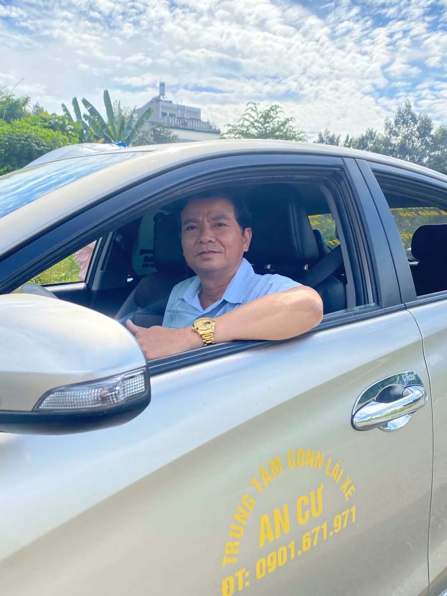 thầy Chuyên dạy lái xe Bình Dương